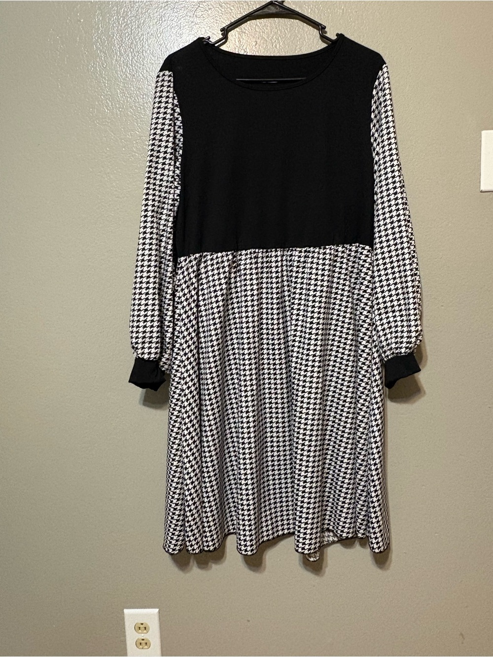 Black & White Long Sleeve Dress Size‎ 1XL
